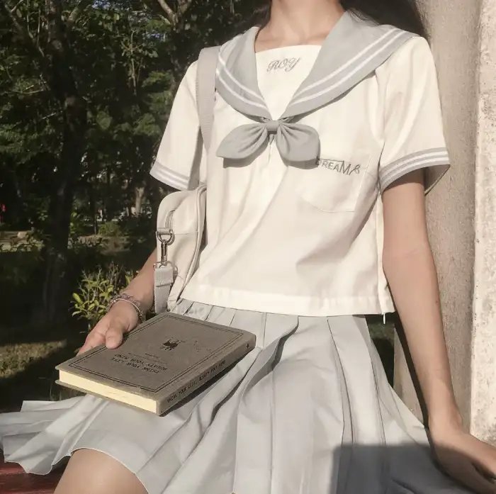 爱上坏女孩海报